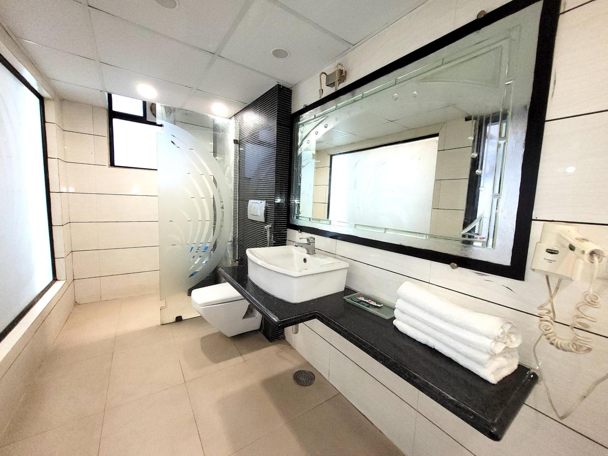 Hotel The Daanish Residency - Karol Bagh New Delhi Exteriör bild