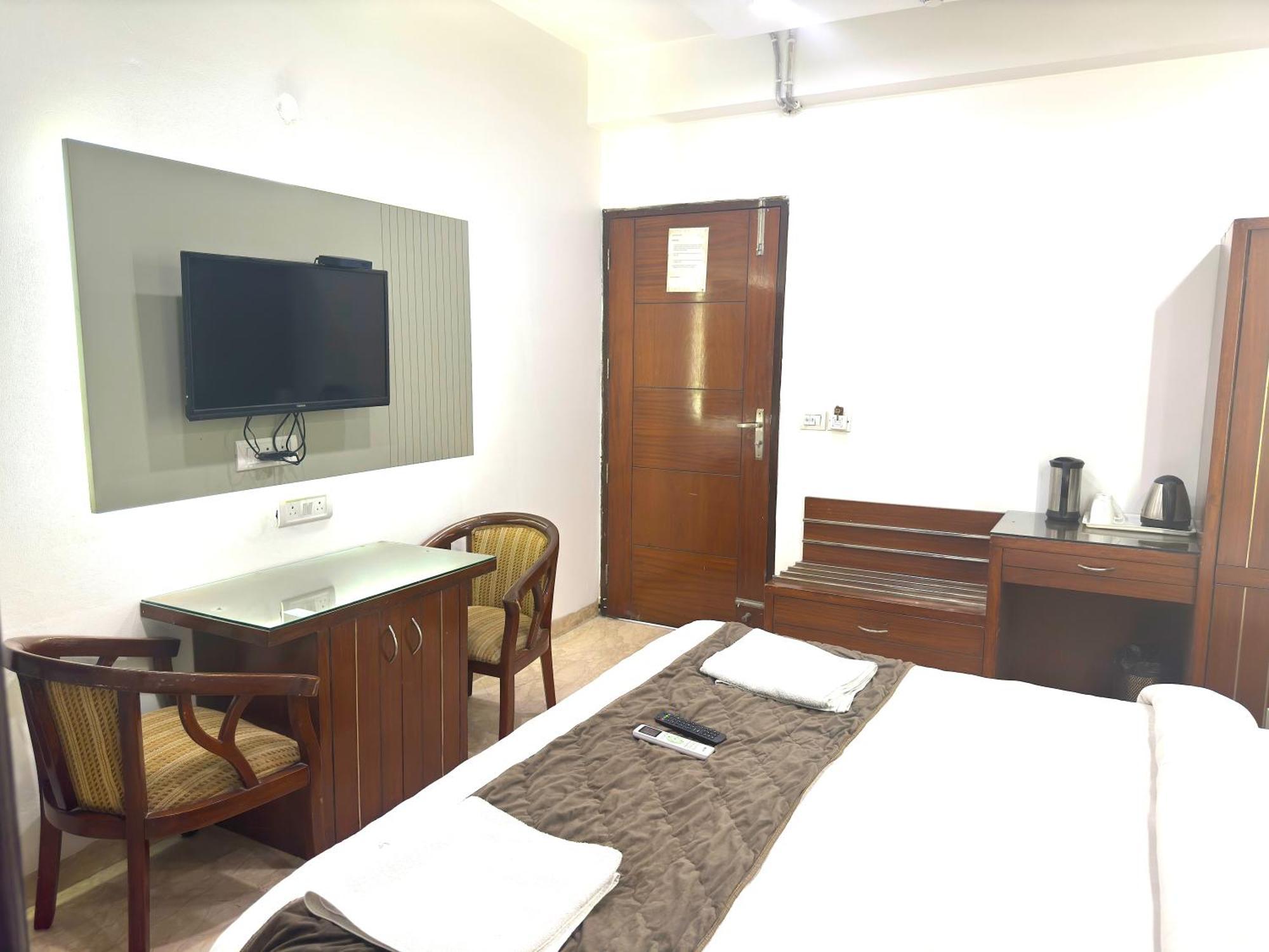 Hotel The Daanish Residency - Karol Bagh New Delhi Exteriör bild